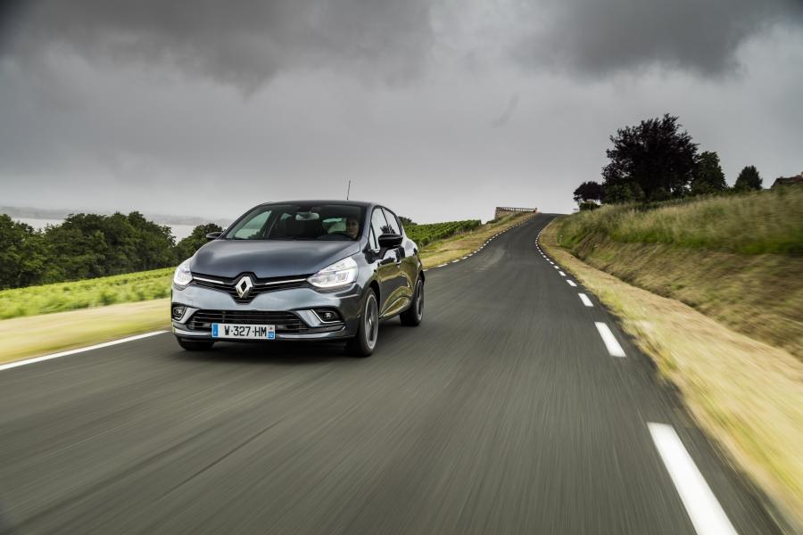  Renault Clio 2016 года  (фото 44 из 80)